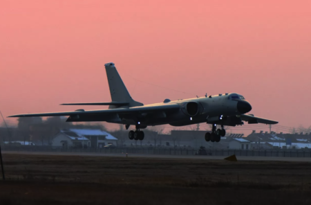 Diseño soviético y capacidad para ejecutar ataques devastadores: así es el bombardero estratégico nuclear H-6 de China