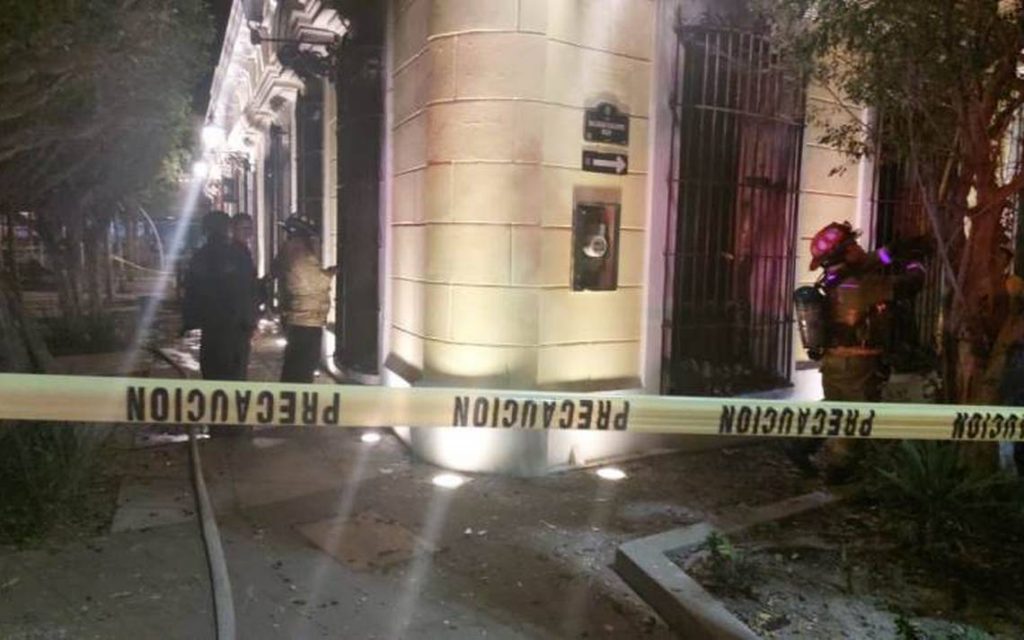 Incendio consume parte del Museo de Arte de Mazatlán