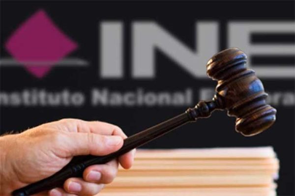 Juez denuncia ante FGR a consejeros del INE por desacatar su orden
