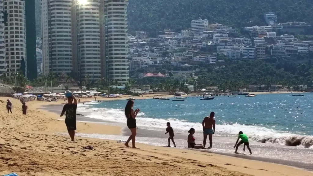 Lenta recuperación del mexicano Acapulco afecta el turismo náutico en la mejor temporada