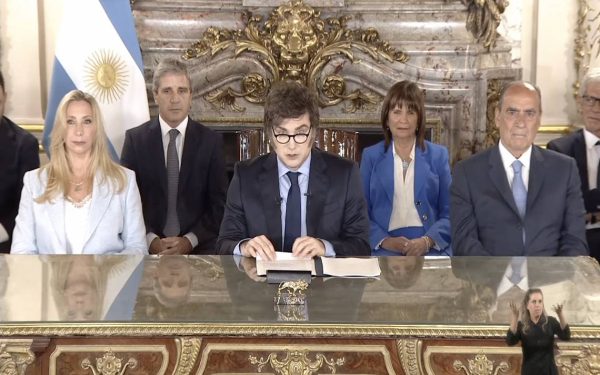 Milei anuncia una “motosierra profunda” en Argentina para 2025