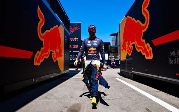 ¡Ojito! Red Bull no se olvida de Sergio Checo Pérez y manda una señal en sus redes sociales
