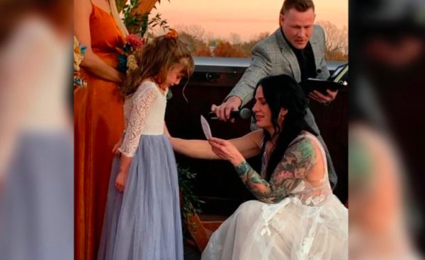 Peleador de UFC revela que su esposa le fue infiel con un amigo desde la noche de bodas