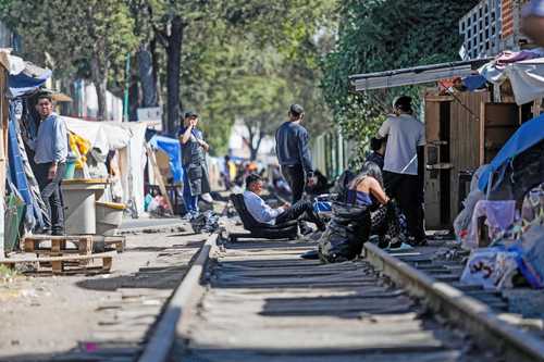 Pese a estar varados en la CDMX, migrantes sueñan con llegar a EU antes que Trump asuma el poder