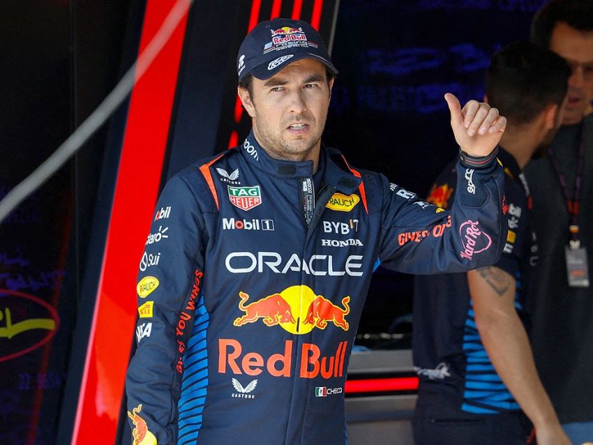 Pese a rumores de su salida de Red Bull, Checo Pérez aparece en la foto oficial de la escudería