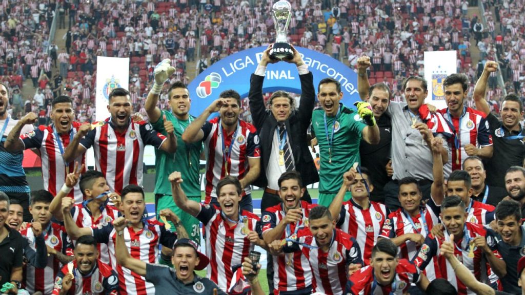 Rodolfo Cota se une a los futbolistas campeones en América y Chivas