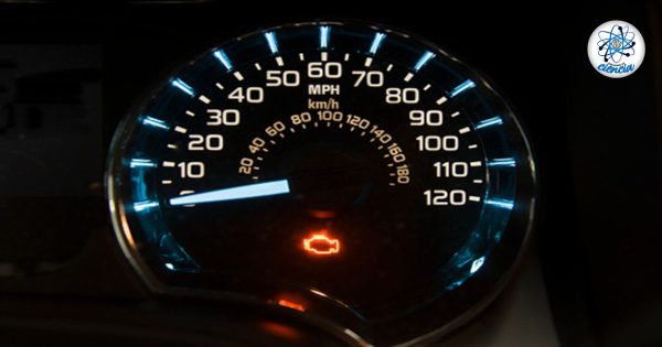 ¿Se enciende la luz del motor en el tablero de tu carro? Estas son las razones y problemas que indica