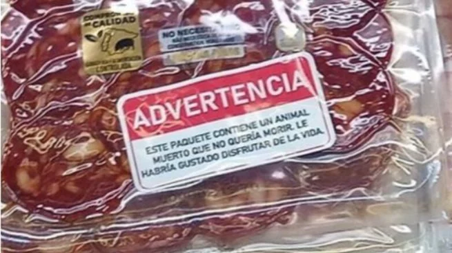 “Tu supermercado vende crueldad”: qué denuncia la campaña que está revolucionando Europa
