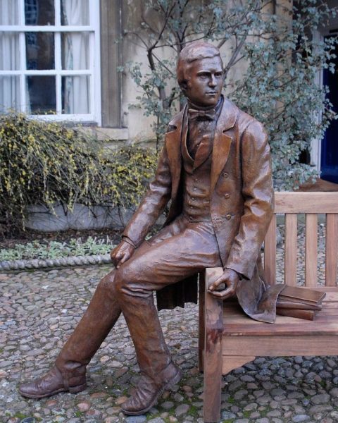 Charles Darwin, la evolución y su verdadera relación con la Iglesia