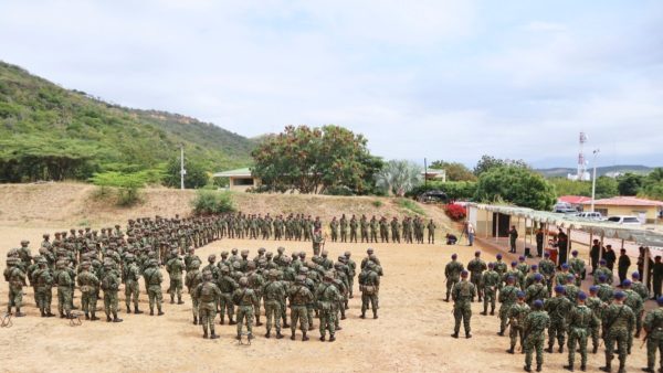 Colombia: 65 disidentes de las antiguas FARC se desmovilizan tras choques con guerrilla del ELN