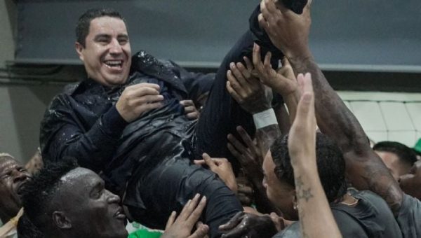 Efraín Juárez confirma su salida como DT del Atlético Nacional