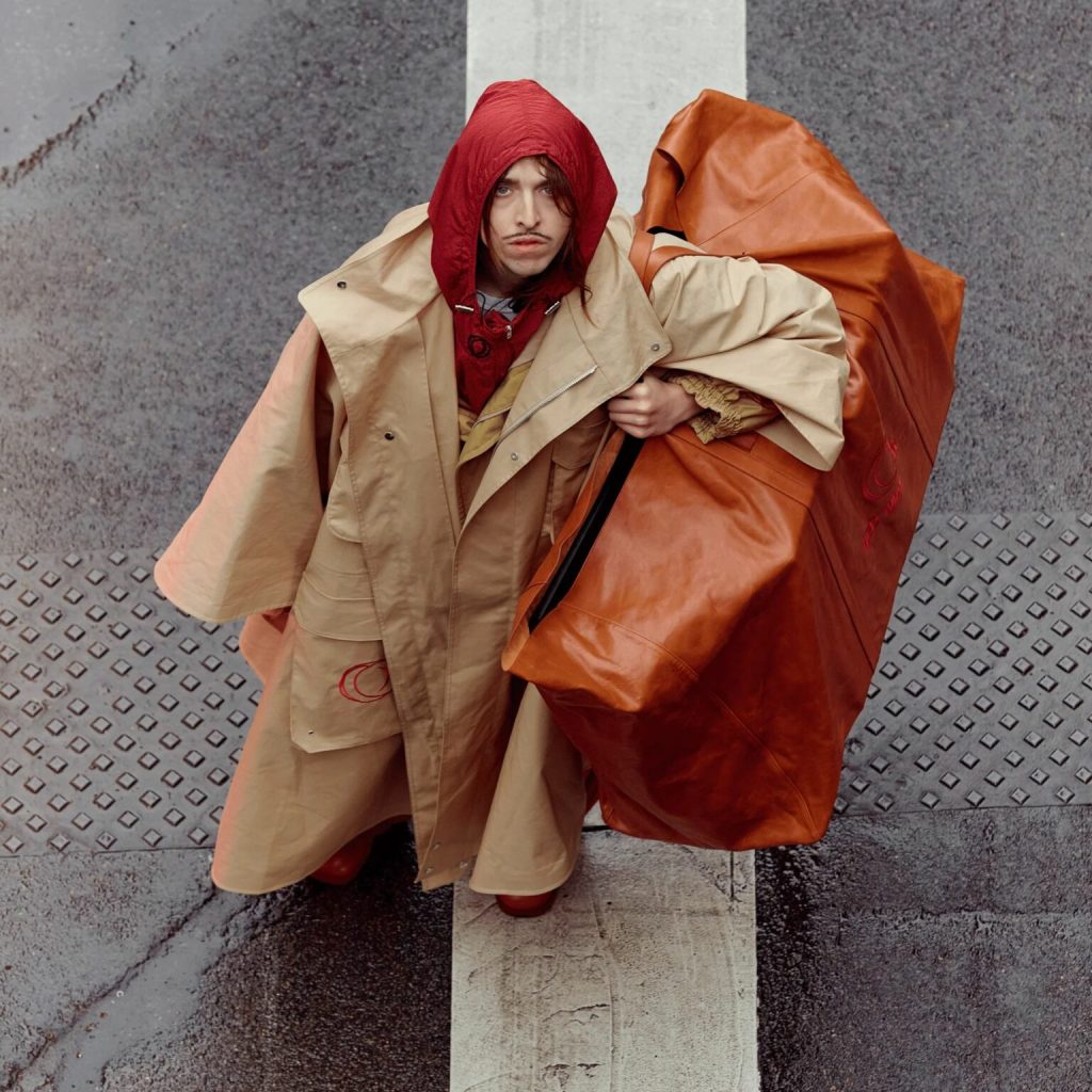 El diseñador Hed Mayner, Tommy Cash y Opera GX presentaron exótica ropa para gamers durante la Paris Fashion Week