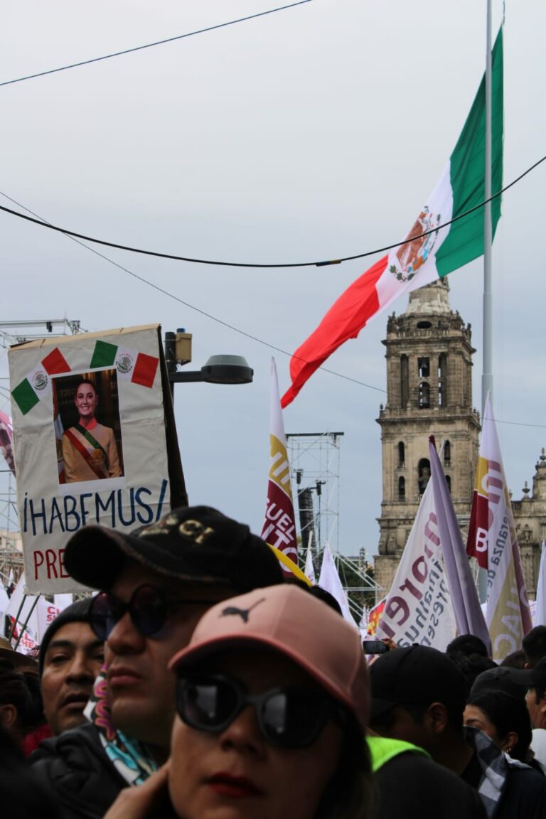 En el Zócalo, la esperanza de la gente cobija a la primera presidenta