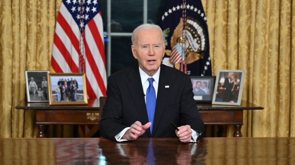En último mensaje como presidente, Biden advierte sobre “desinformación” y “concentración de poder” en EEUU