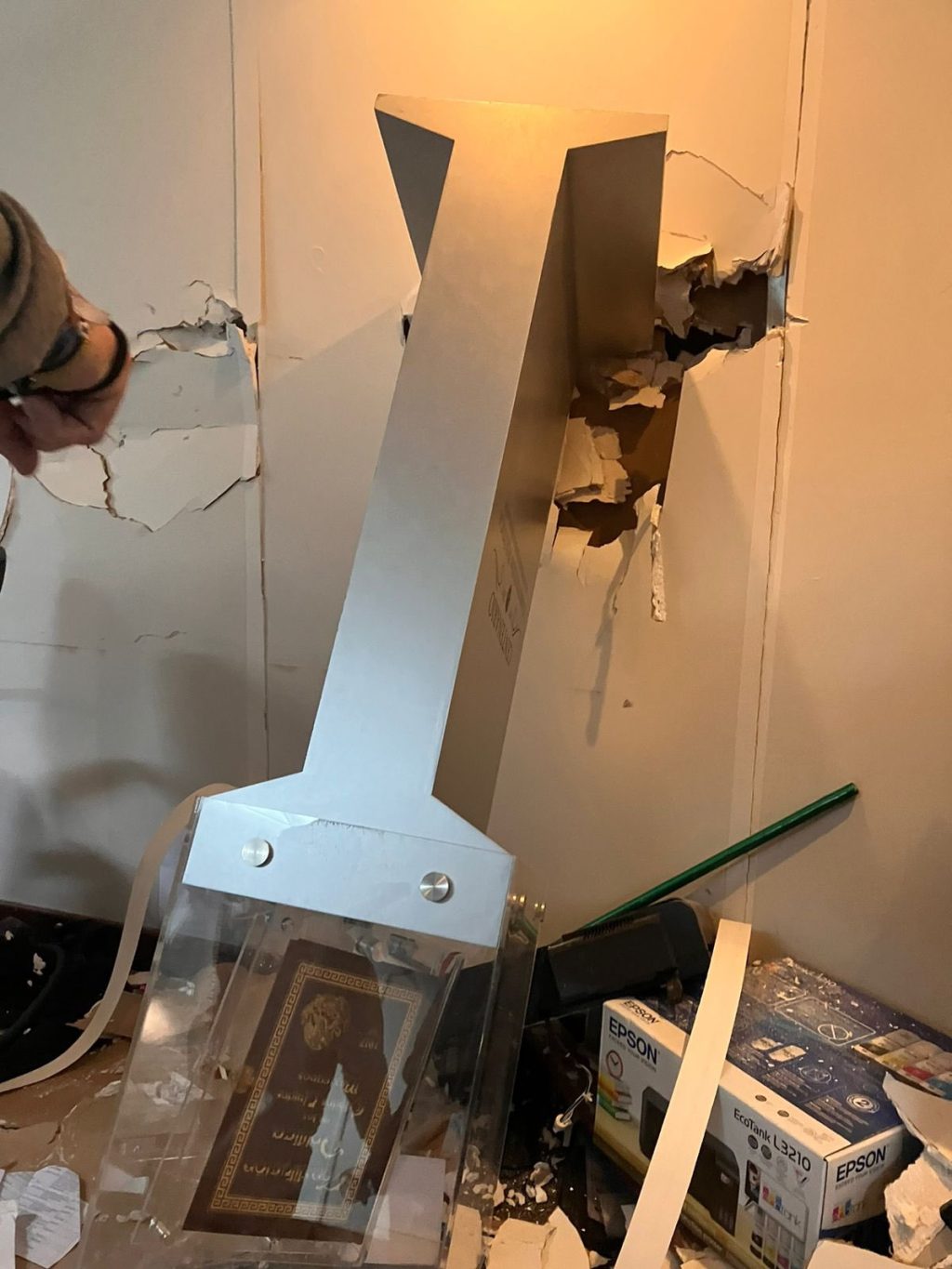 Irrumpen en oficinas del Gobernador de Sinaloa al grito de ‘renuncia Rocha’ y ‘narcogobierno’