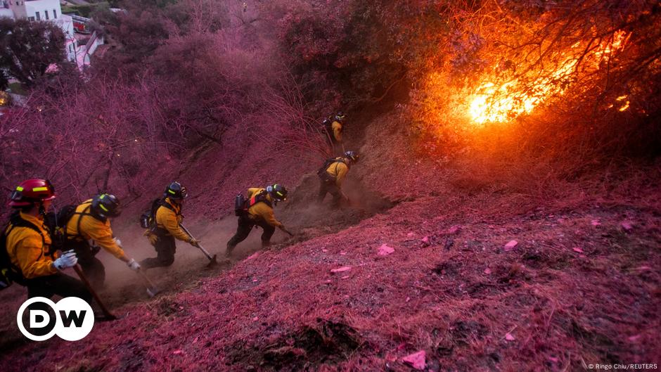 Los Ángeles en peligro de nuevos incendios por fuertes vientos