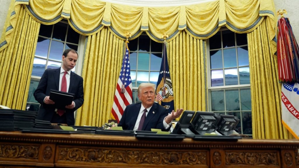 "Probablemente dejemos de comprar petróleo a Venezuela", dijo Trump