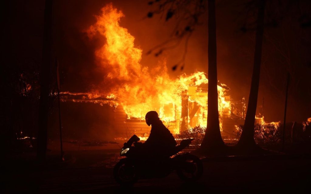 Sheinbaum envía ayuda para combatir incendios en Los Ángeles