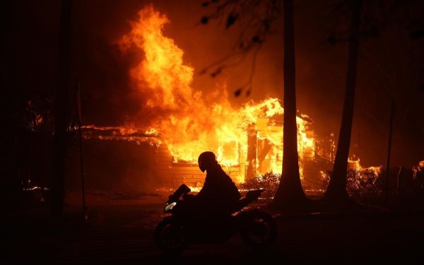 Sheinbaum envía ayuda para combatir incendios en Los Ángeles