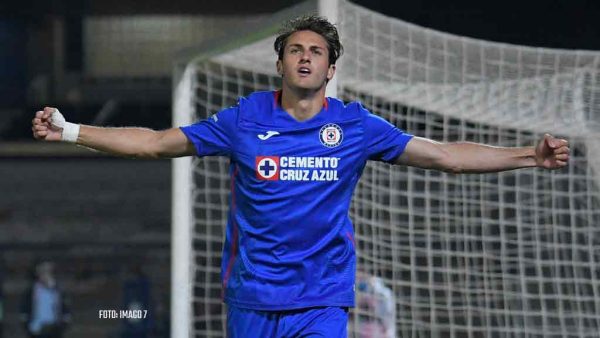 Americanistas hacen menos el éxito de Santiago Giménez por ser argentino