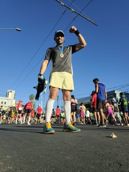 Daniel Valencia, un médico que corre con el corazón