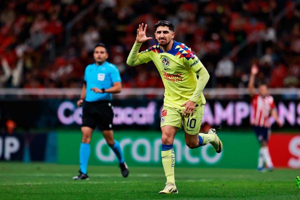 “Es un milagro”: Carlos Hermosillo demerita el gol de Chicharito ante el Cibao
