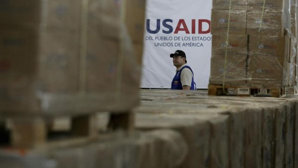 Las ONG venezolanas enfrentan en silencio el cese de la ayuda de USAID.