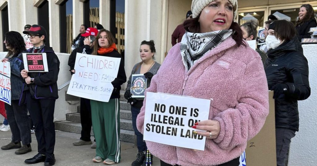 Maestra de Fresno pone en duda el estatus migratorio de sus estudiantes y ofende a mexicanos en clase