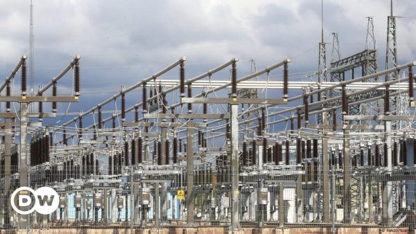 Países bálticos se desconectan de red eléctrica rusa y se preparan para conectarse con la UE