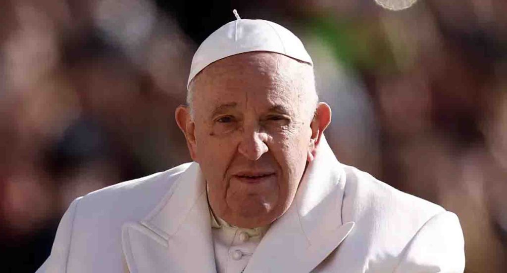 Papa Francisco está grave, sufrió crisis respiratoria, reporta El Vaticano