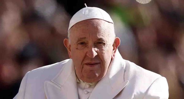 Papa Francisco está grave, sufrió crisis respiratoria, reporta El Vaticano