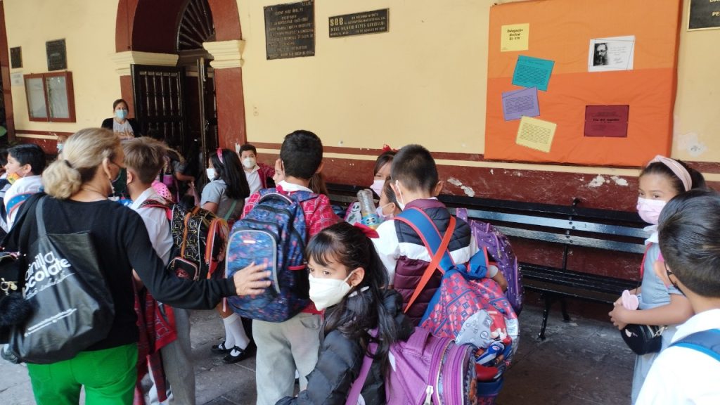 Prohibir en la escuela, gobernar una sociedad