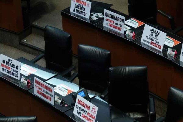 Reforman el Infonavit; gobierno manejará ahorro de trabajadores - Elefante Blanco