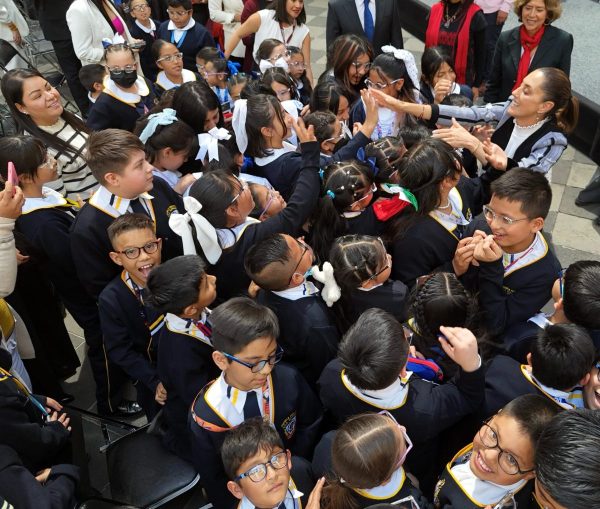 Sheinbaum anuncia la estrategia nacional “Vive saludable, vive feliz” para atender la salud integral de niñas y niños en primarias de todo el país