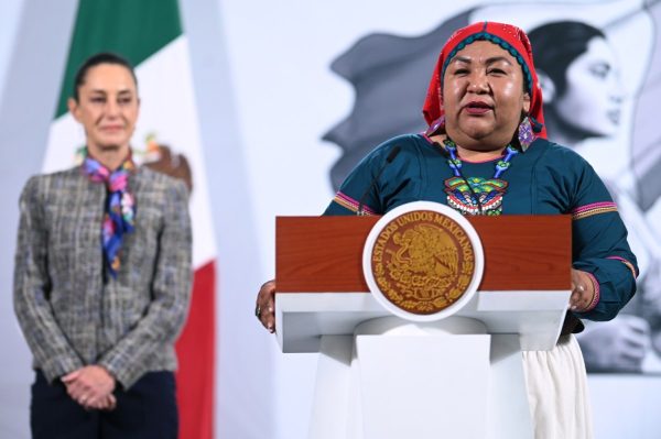 Sheinbaum reafirma compromiso con lenguas indígenas en el Día de la Lengua Materna