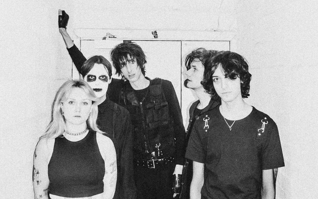 The Horrors estrenan la gótica y atmosférica: ‘Ariel’