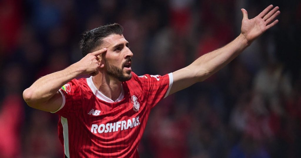 Toluca se impone a Tigres con gol de Paulinho al 90+1'