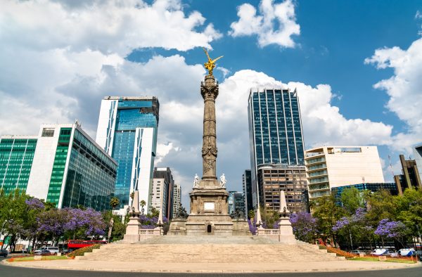 A la basura el escudo colonial de la Ciudad de México