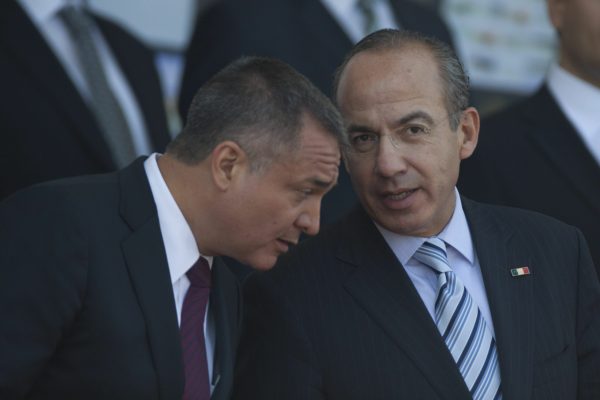 Autocensura de los medios, operación de contrainteligencia de García Luna-Calderón