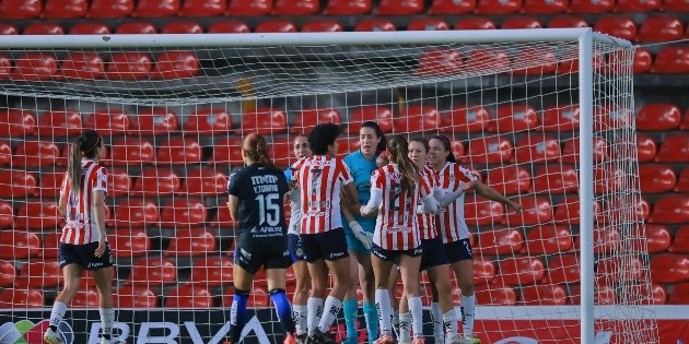 Celeste Espino consigue empate para Chivas Femenil ante Querétaro