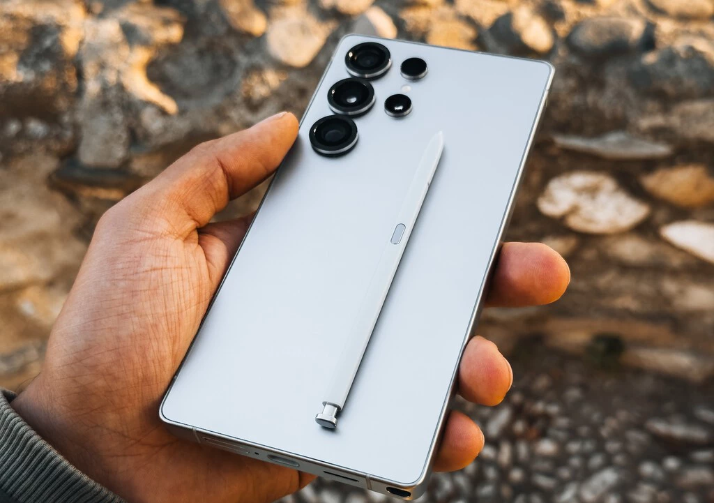 Creíamos que el Galaxy S26 Ultra perdería una de sus mejores características, pero no será así: Samsung promete que se queda