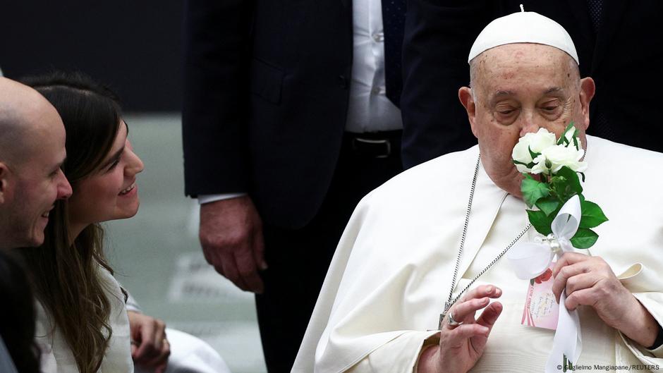 El papa Francisco sufrió "dos episodios de insuficiencia respiratoria aguda"