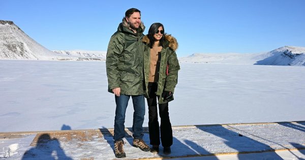 En Groenlandia, JD Vance intenta argumentar a favor de una toma de control estadounidense