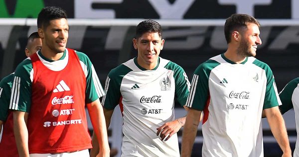 Javier Aguirre ve posible jugar con Santi y Raúl en ataque