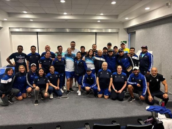 La acuática Nelson Vargas se capacita en su primera clínica de aguas abiertas masters