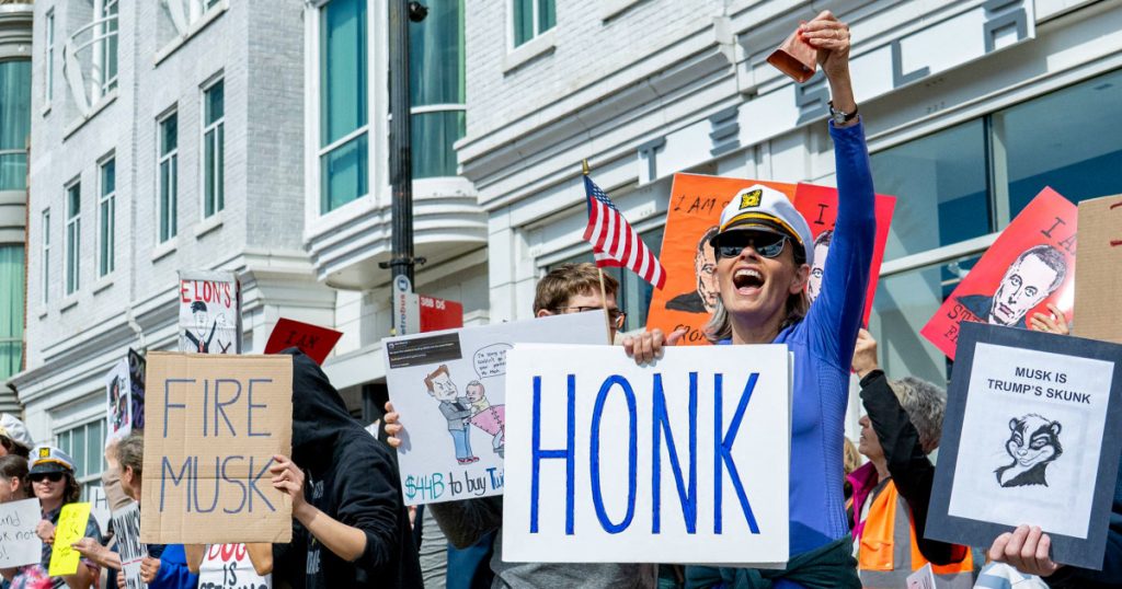 La descarada hipocresía de la indignación por la protesta contra Tesla de la derecha