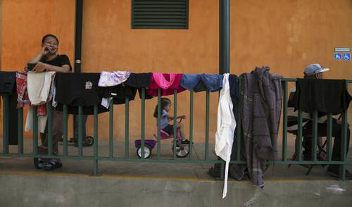 Migrantes temen desalojo de campamento en Vallejo