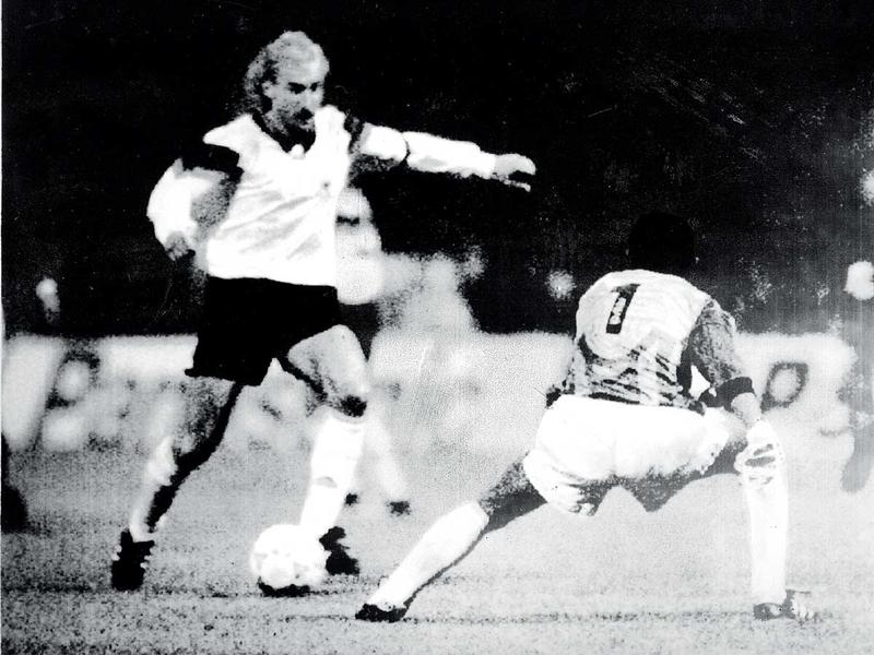 Novak Djokovic persigue al grupo del centenario que encabezan Jimmy Connors y Roger Federer