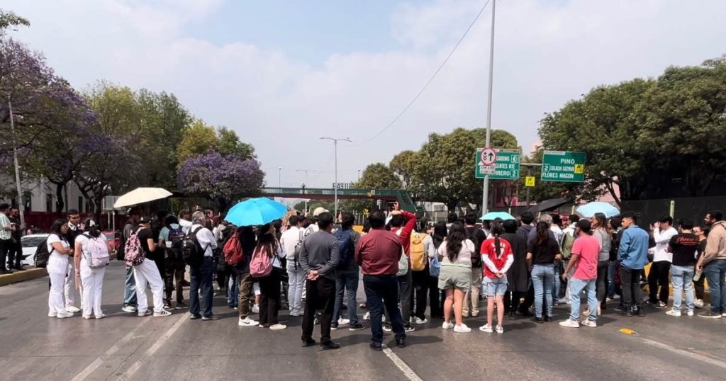 ¿Por qué cerraron hoy Circuito Interior alumnos del IPN?