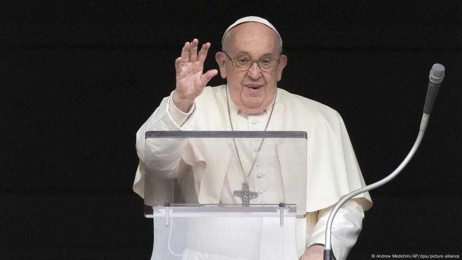 Salud del papa Francisco mejora y su pronóstico deja de ser reservado